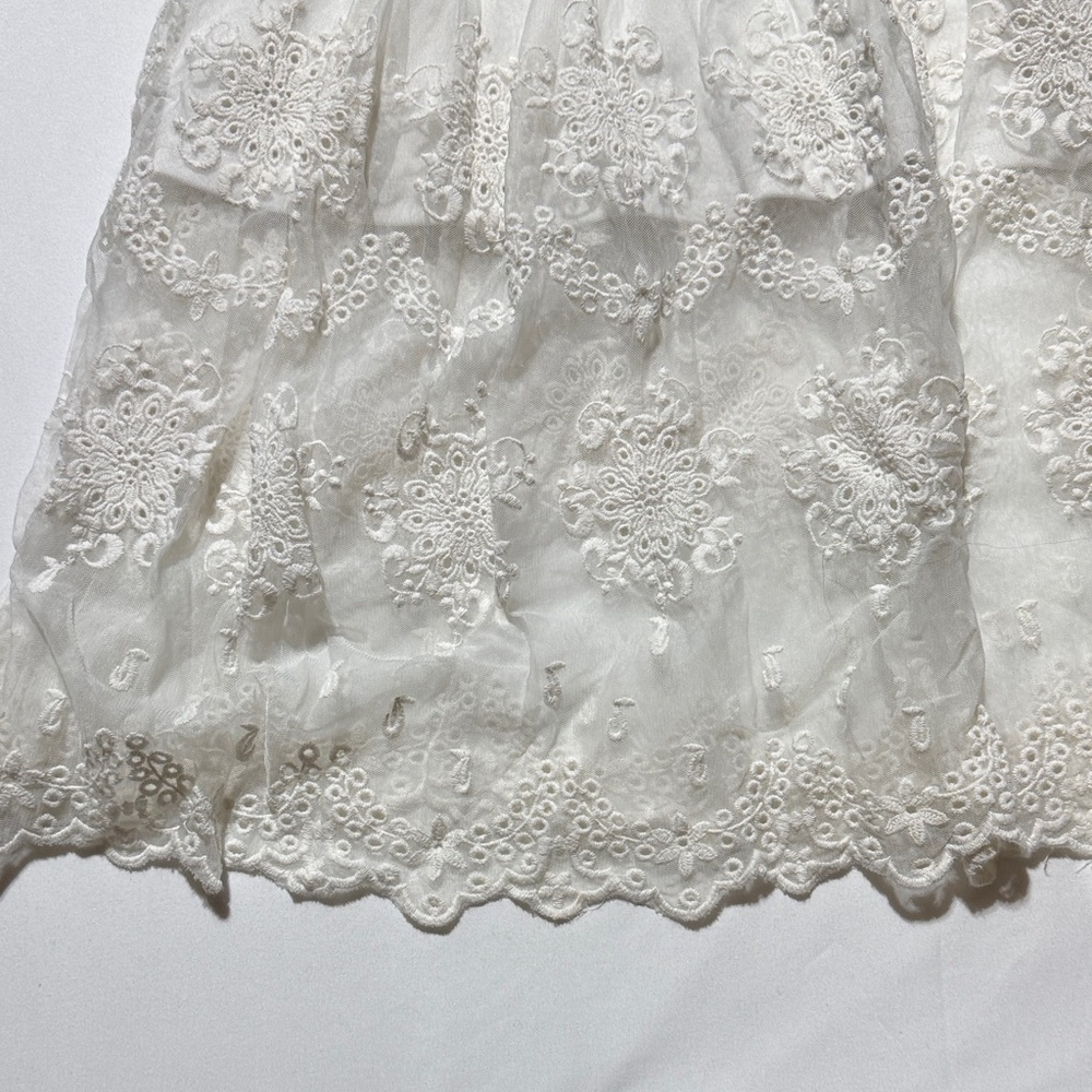 Elegant White Lace Dress - Picture 4 of 6